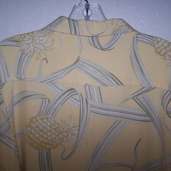 TOMMY BAHAMA 100% SILK HAWAIIAN CAMP SHIRT S0813 - Picture 6 of 7